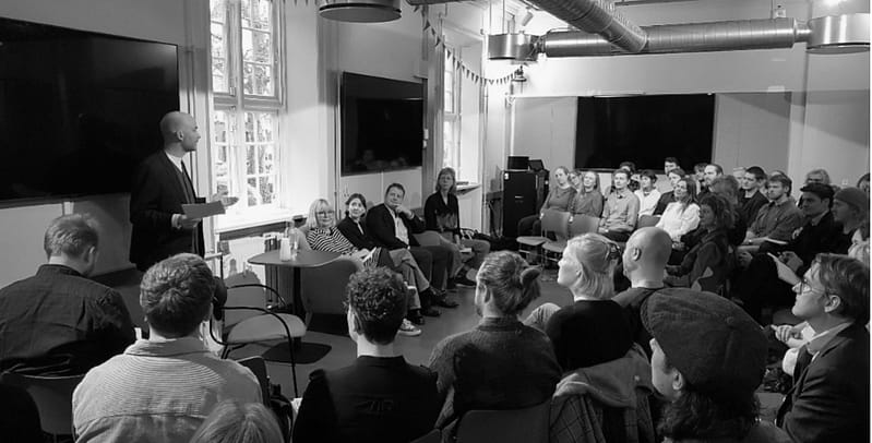 Billede af paneldebatten "Sådan iværksætter du din egen demokratiske virksomhed" til Folkeejefestivalen. Deltagerne i debatten var Lene Nielsen, ITU, Frederik Petersen, Knowledgeworker, Paulina Vaughn, PhD, Louise Preene, Kombosit.